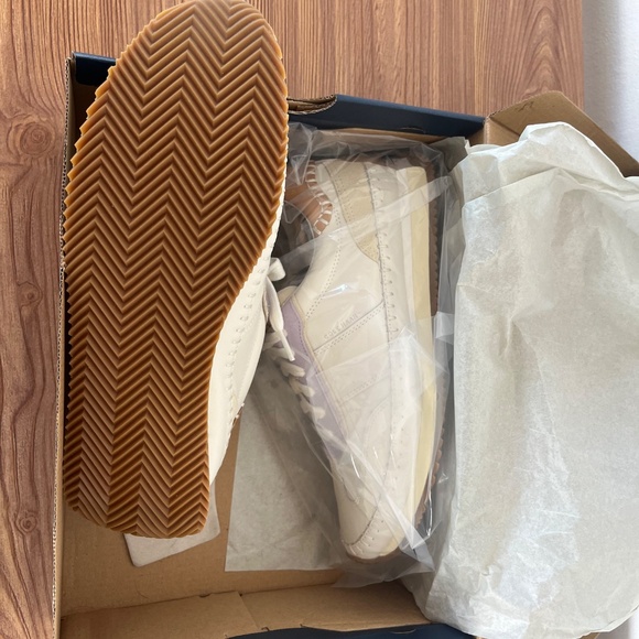 Cole Haan GrandPro Premier Runner sneakers | Ivory w/ gum sole | Women’s 9 - Picture 3 of 5